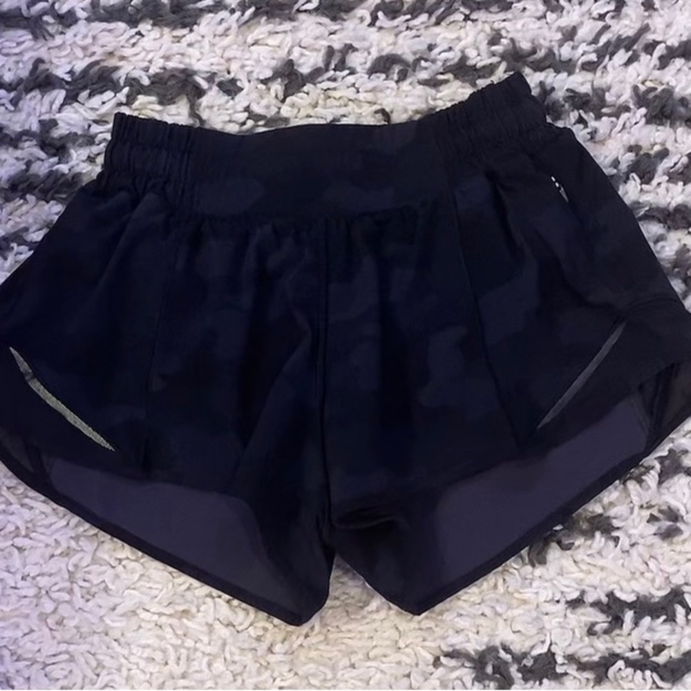 Black camo hotty hots 2.5” inseam